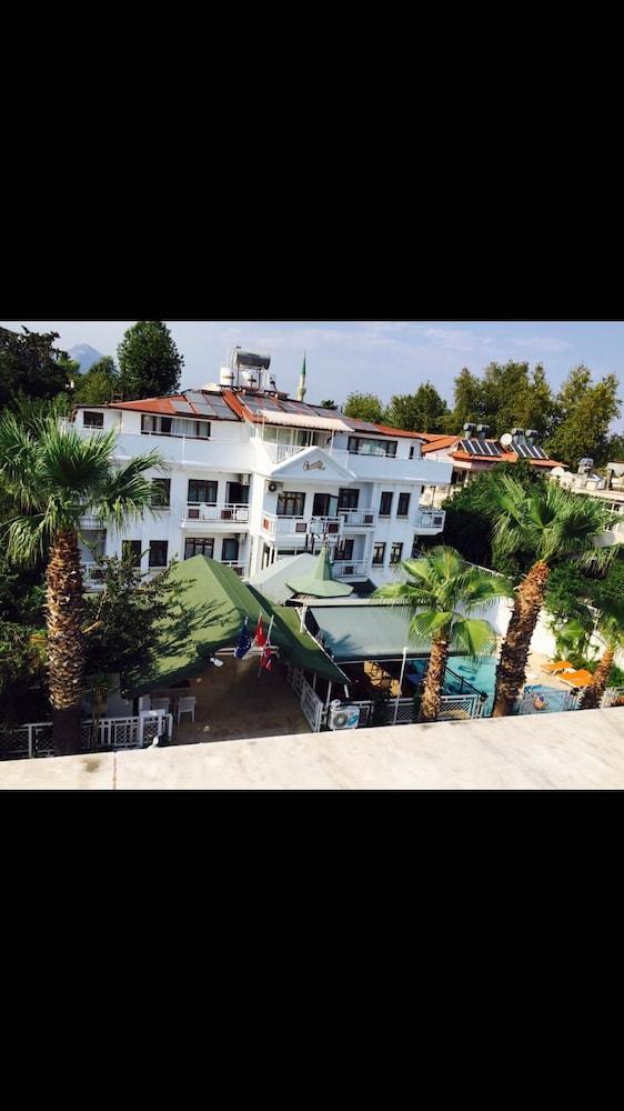 Castello & Aparts Hotel