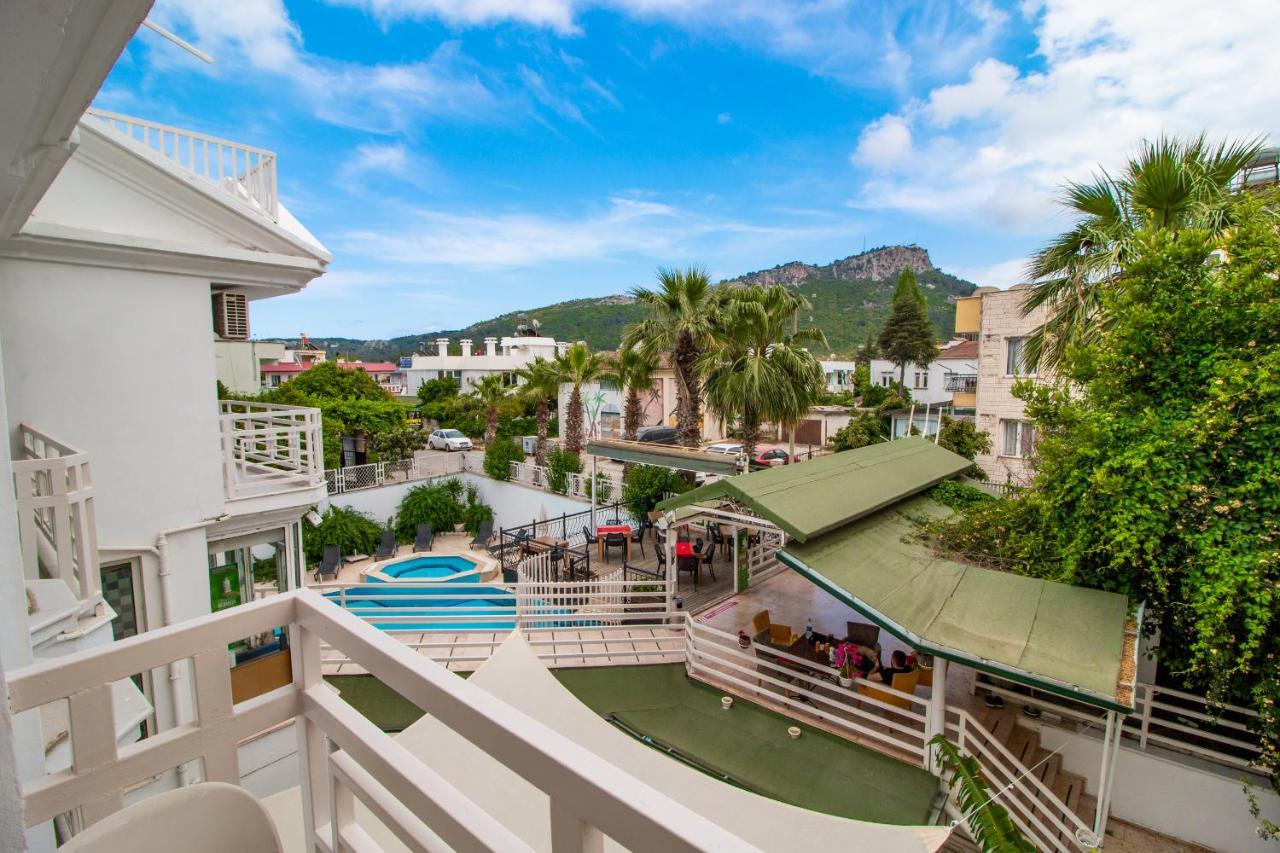Otel Castello & Aparts 3*